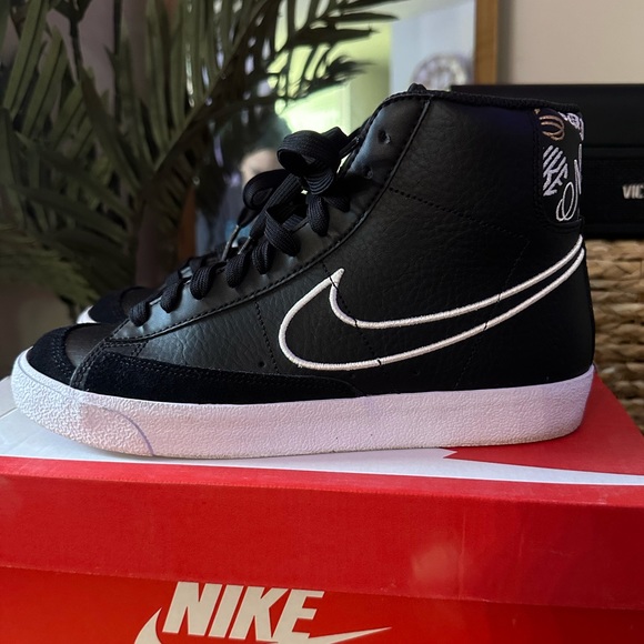 Nike Other - Nike Blazer mid black and silver